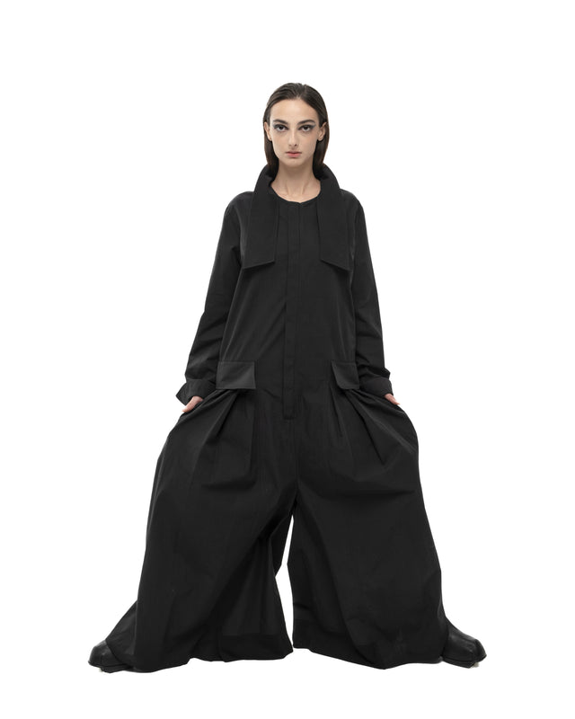 RETENTION BLACK WIDE-LEG JUMPSUIT WITH A STRUCTURED SILHOUETTE
