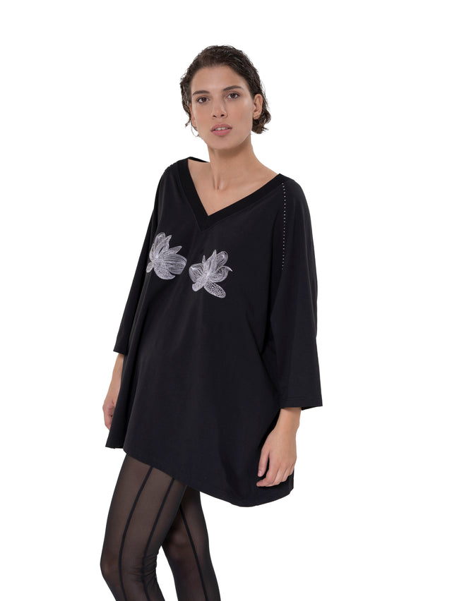 ÉTHER EMBROIDERED LOOSE-FITTING BLACK JERSEY V TEE