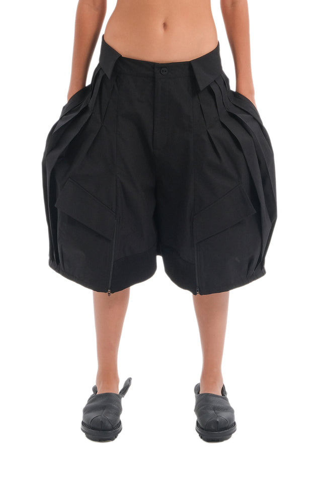 EARS TO EAR(TH) VOLUMINOUS BLACK SHORTS