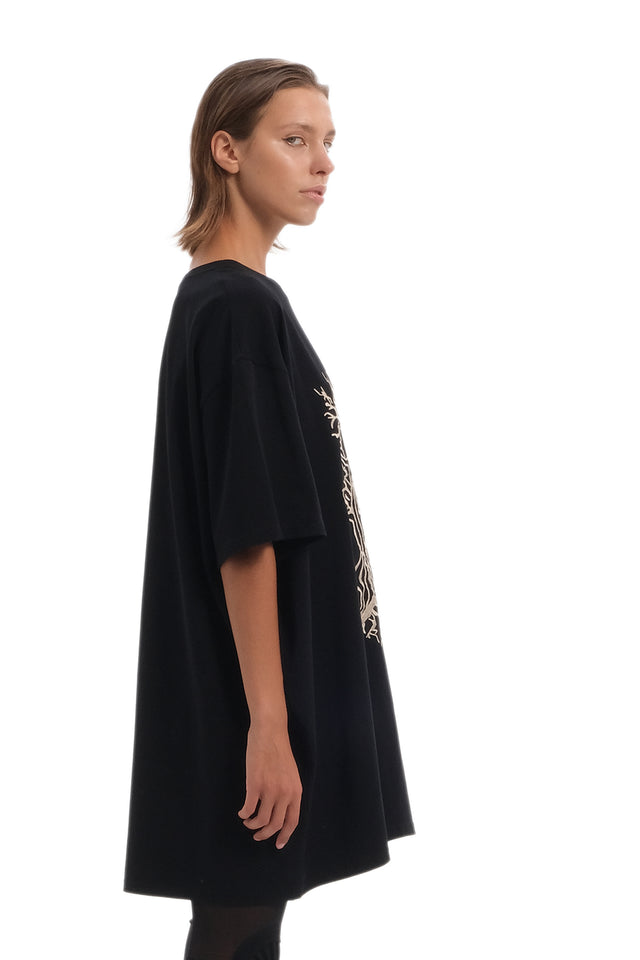 EARS TO EAR(TH) TREE EMBROIDERED OVERSIZED BLACK TEE